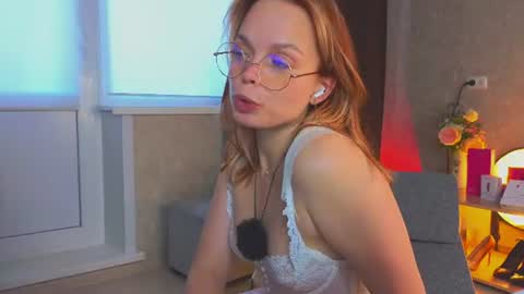 Snapshot of eva_sinn chatting on 06/19/26, 02:10 Hi there i am Eva and i wish create a nice community with you so join my Ticket Show for more pleasure online show from 06/19/26, 02:10