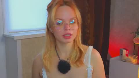 Snapshot of eva_sinn chatting on 06/28/26, 11:49 Hi there i am Eva and i wish create a nice community with you so join my Ticket Show for more pleasure online show from 06/28/26, 11:49