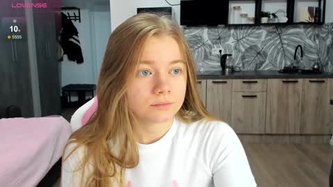 Snapshot of eva_tomiok chatting on 01/04/25, 06:52 Eva online show from 01/04/25, 06:52