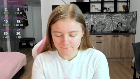 Snapshot of eva_tomiok chatting on 01/08/25, 05:37 Eva online show from 01/08/25, 05:37