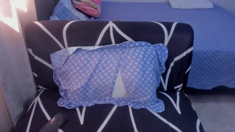 Snapshot of eva_xox chatting on 10/15/25, 01:44 Eva online show from 10/15/25, 01:44