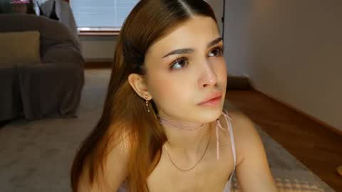 Hello my name is Eva its my first day here online show from 04/26/26, 07:39
