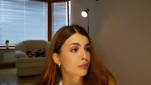 Hello my name is Eva its my first day here online show from 06/24/26, 08:24