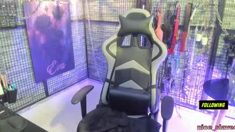 EVA INDEPENDENT MODEL online show from 09/10/25, 03:50