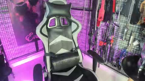 EVA INDEPENDENT MODEL online show from 10/26/25, 12:49