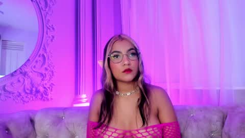Snapshot of evaa_honey chatting on 05/12/26, 02:41 evaa_honey online show from 05/12/26, 02:41