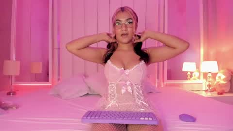Snapshot of evaa_honey chatting on 05/27/26, 09:34 evaa_honey online show from 05/27/26, 09:34