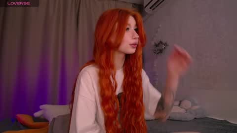 Snapshot of evaa_moonn_ chatting on 02/13/25, 04:11 Eva online show from 02/13/25, 04:11