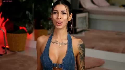 Snapshot of evaamanti chatting on 11/15/25, 07:16 Eva online show from 11/15/25, 07:16