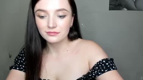 Snapshot of evaamillerr chatting on 12/24/24, 12:44 Eva online show from 12/24/24, 12:44