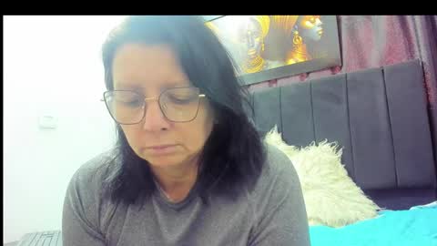 Snapshot of evaaross chatting on 10/26/25, 01:28 Eva online show from 10/26/25, 01:28