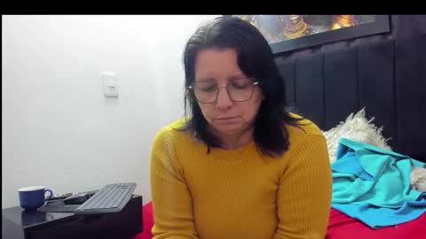 Snapshot of evaaross chatting on 11/18/25, 12:09 Eva online show from 11/18/25, 12:09