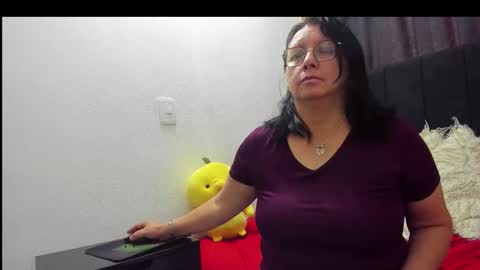 Snapshot of evaaross chatting on 11/24/25, 02:39 Eva online show from 11/24/25, 02:39