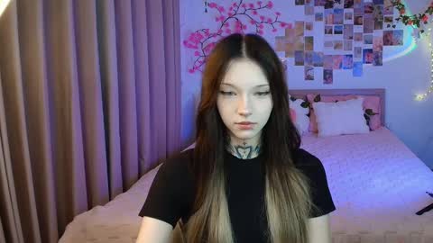 Snapshot of evaasilence chatting on 03/27/26, 01:33 evaasilence online show from 03/27/26, 01:33