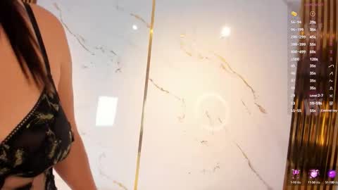 Snapshot of evabloom_ chatting on 10/14/25, 01:01 EvaBloom online show from 10/14/25, 01:01