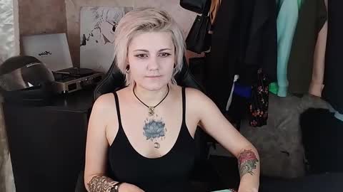 Eva Brownie online show from 03/04/25, 08:24