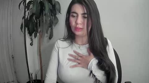 evacollins12 online show from 12/18/24, 01:15