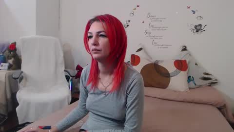 Snapshot of evadesireone chatting on 12/06/24, 10:27 EvadesireONE online show from 12/06/24, 10:27