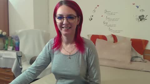 Snapshot of evadesireone chatting on 02/17/25, 02:04 EvadesireONE online show from 02/17/25, 02:04