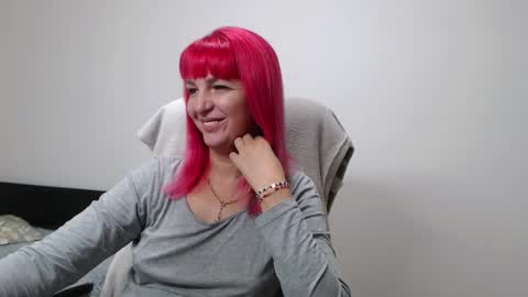 Snapshot of evadesireone chatting on 10/01/25, 06:36 EvadesireONE online show from 10/01/25, 06:36