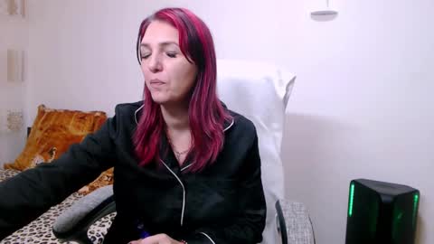 Snapshot of evadesireone chatting on 03/14/26, 08:42 EvadesireONE online show from 03/14/26, 08:42