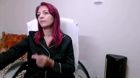 Snapshot of evadesireone chatting on 03/14/26, 08:47 EvadesireONE online show from 03/14/26, 08:47