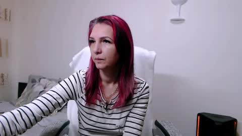 Snapshot of evadesireone chatting on 04/03/26, 03:32 EvadesireONE online show from 04/03/26, 03:32