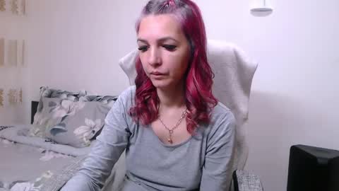 Snapshot of evadesireone chatting on 04/07/26, 05:46 EvadesireONE online show from 04/07/26, 05:46