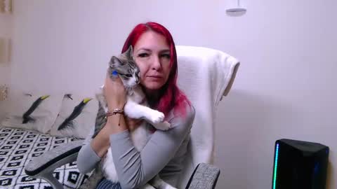 Snapshot of evadesireone chatting on 05/11/26, 06:27 EvadesireONE online show from 05/11/26, 06:27