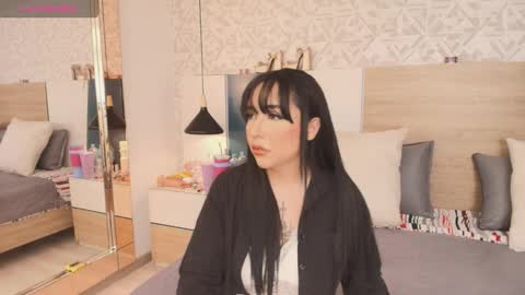 Evadne online show from 11/01/25, 05:59