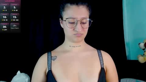 Snapshot of evah_lee chatting on 05/28/26, 04:10 Evah Lee online show from 05/28/26, 04:10