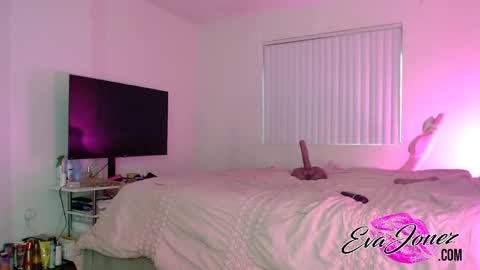 Eva online show from 10/09/25, 01:14