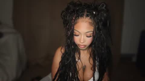 Snapshot of evajonez chatting on 06/18/26, 02:01 Eva online show from 06/18/26, 02:01