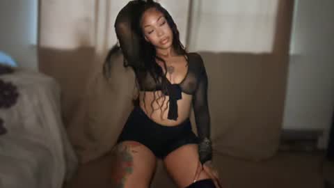 Snapshot of evajonez chatting on 06/25/26, 12:10 Eva online show from 06/25/26, 12:10