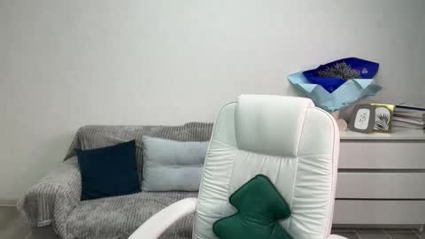 Eva online show from 11/25/25, 06:08