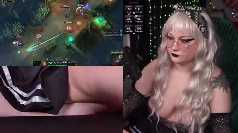 Snapshot of evamilaa chatting on 11/13/25, 10:25 Eva online show from 11/13/25, 10:25