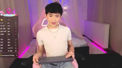 Snapshot of evan__hunter chatting on 09/24/25, 12:52 Evan online show from 09/24/25, 12:52