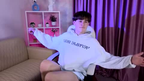 Snapshot of evan__joy chatting on 03/14/26, 09:20 Evan online show from 03/14/26, 09:20