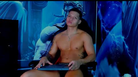 Snapshot of evan_greey chatting on 12/01/24, 10:32 EVAN GREY online show from 12/01/24, 10:32