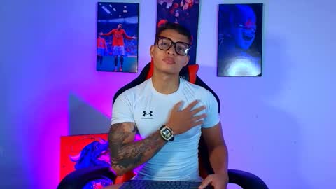 Snapshot of evan_greey chatting on 09/09/25, 02:33 EVAN GREY online show from 09/09/25, 02:33