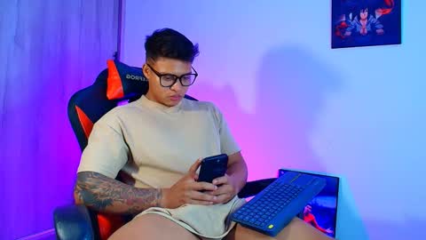 Snapshot of evan_greey chatting on 11/10/25, 01:59 EVAN GREY online show from 11/10/25, 01:59