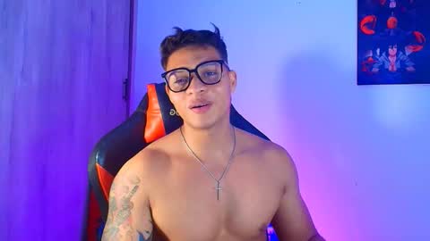 Snapshot of evan_greey chatting on 11/12/25, 02:23 EVAN GREY online show from 11/12/25, 02:23