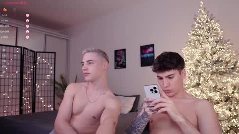 Snapshot of evan_white_ chatting on 12/27/24, 04:10 evan_white_ online show from 12/27/24, 04:10