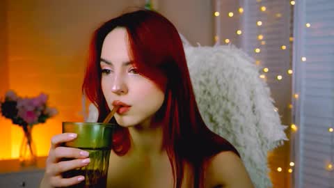 Eva  online show from 12/04/25, 05:54