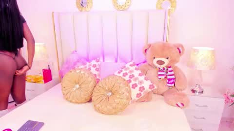 evangelin_ts online show from 11/21/25, 01:54