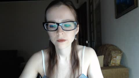 Snapshot of evangeline06 chatting on 04/01/26, 08:37 YourMistress online show from 04/01/26, 08:37