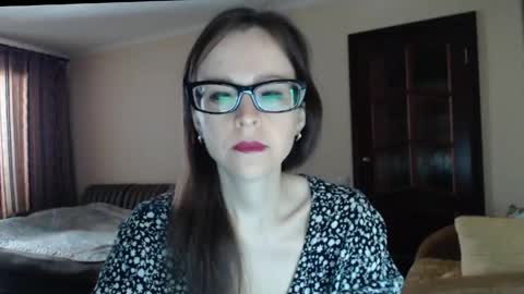 Snapshot of evangeline06 chatting on 04/16/26, 08:59 YourMistress online show from 04/16/26, 08:59