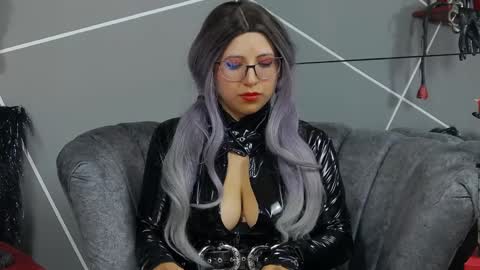 Snapshot of evangeline_17 chatting on 12/12/24, 02:26 Miss Evangeline    online show from 12/12/24, 02:26