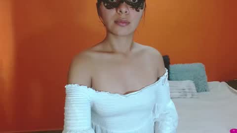 evangelinne_01 online show from 11/16/25, 03:28