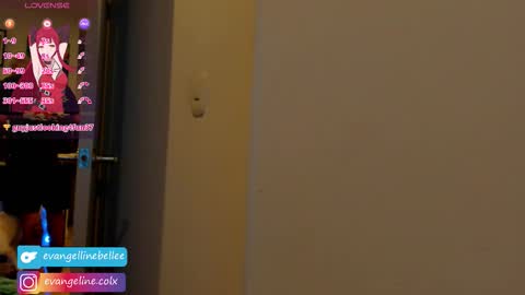 Snapshot of evangellinebellee chatting on 12/15/25, 11:20 Evangelline online show from 12/15/25, 11:20
